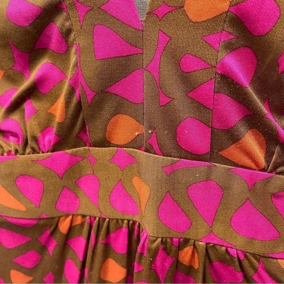 Trina Turk Silk V-Neck Printed Retro Blouse Size 6 - Picture 7 of 8